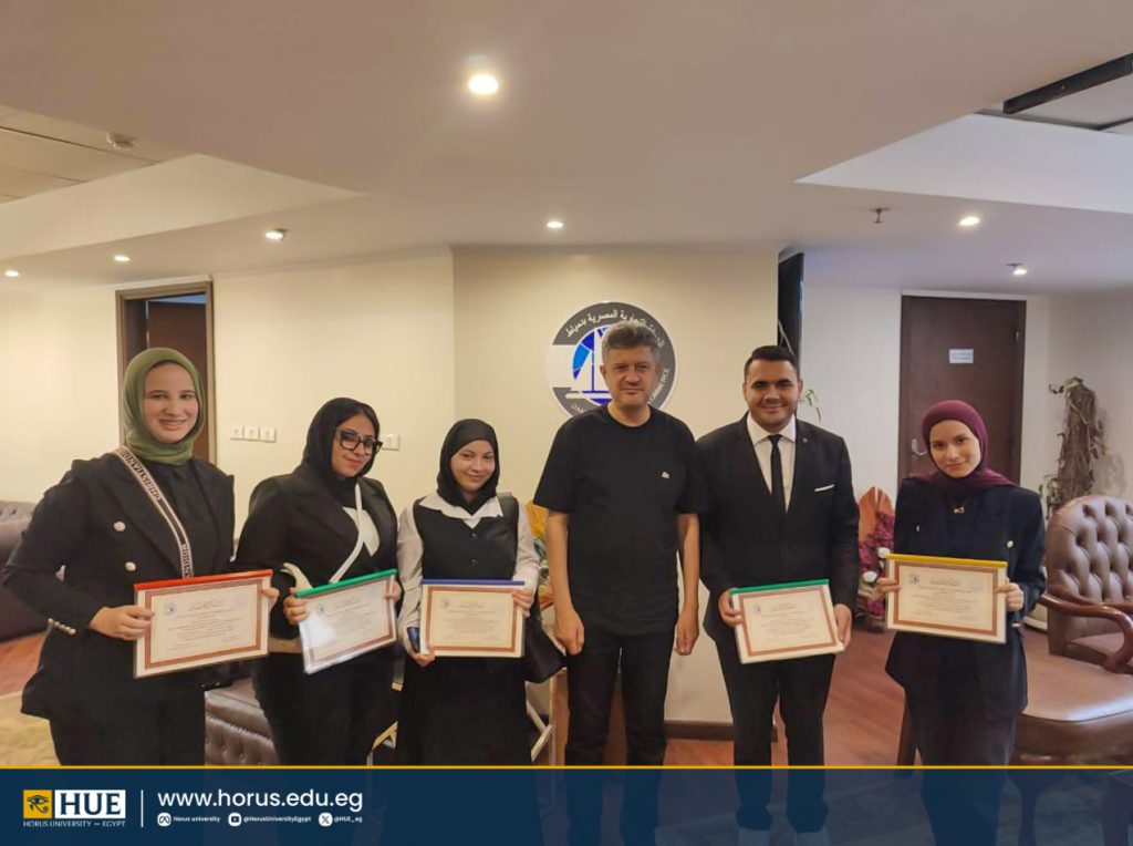 تكريم الغرفه التجاريه لطلاب جامعه حورس