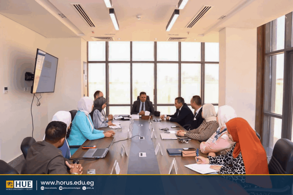 محافظ دمياط يبحث مع قيادات جامعة حورس سبل التعاون ودعم التنمية